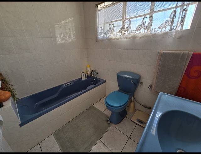 3 BEDROOM FREEHOLD FOR SALE IN REWLATCH